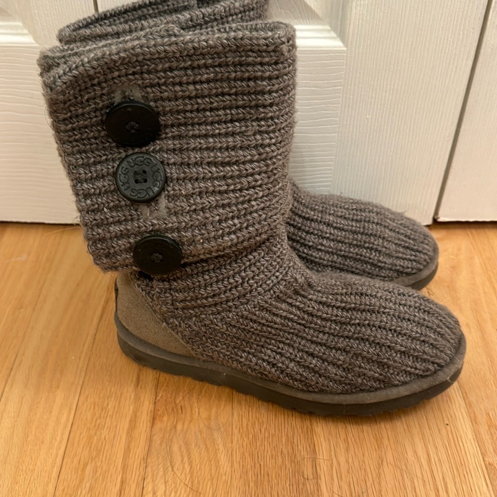 Grey knit Ugg boots size 7
